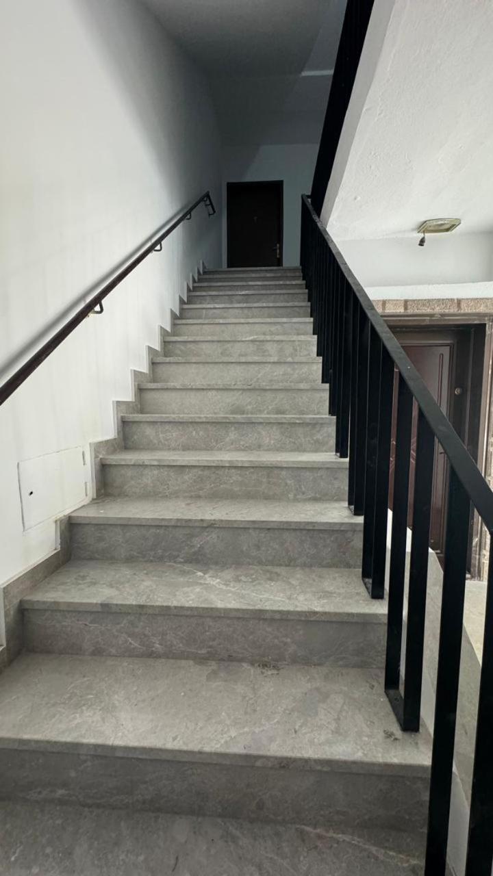 Host Apartament Elio Tiranë Eksteriør bilde