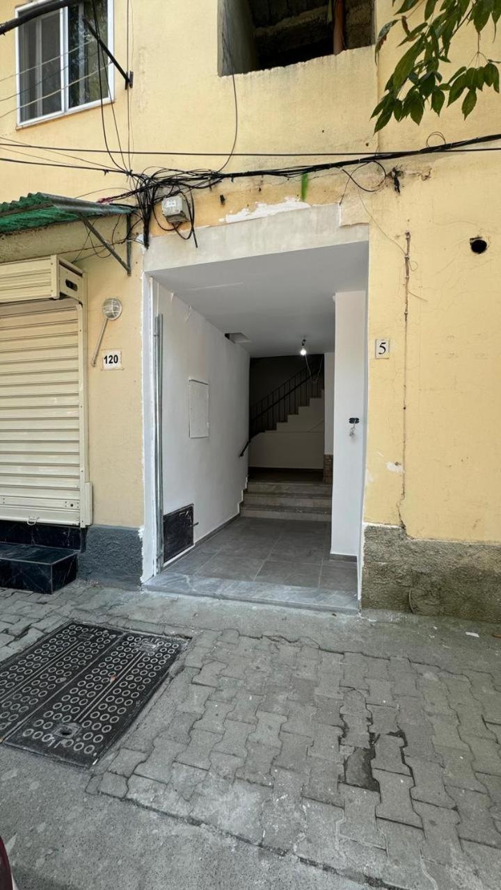 Host Apartament Elio Tiranë Eksteriør bilde